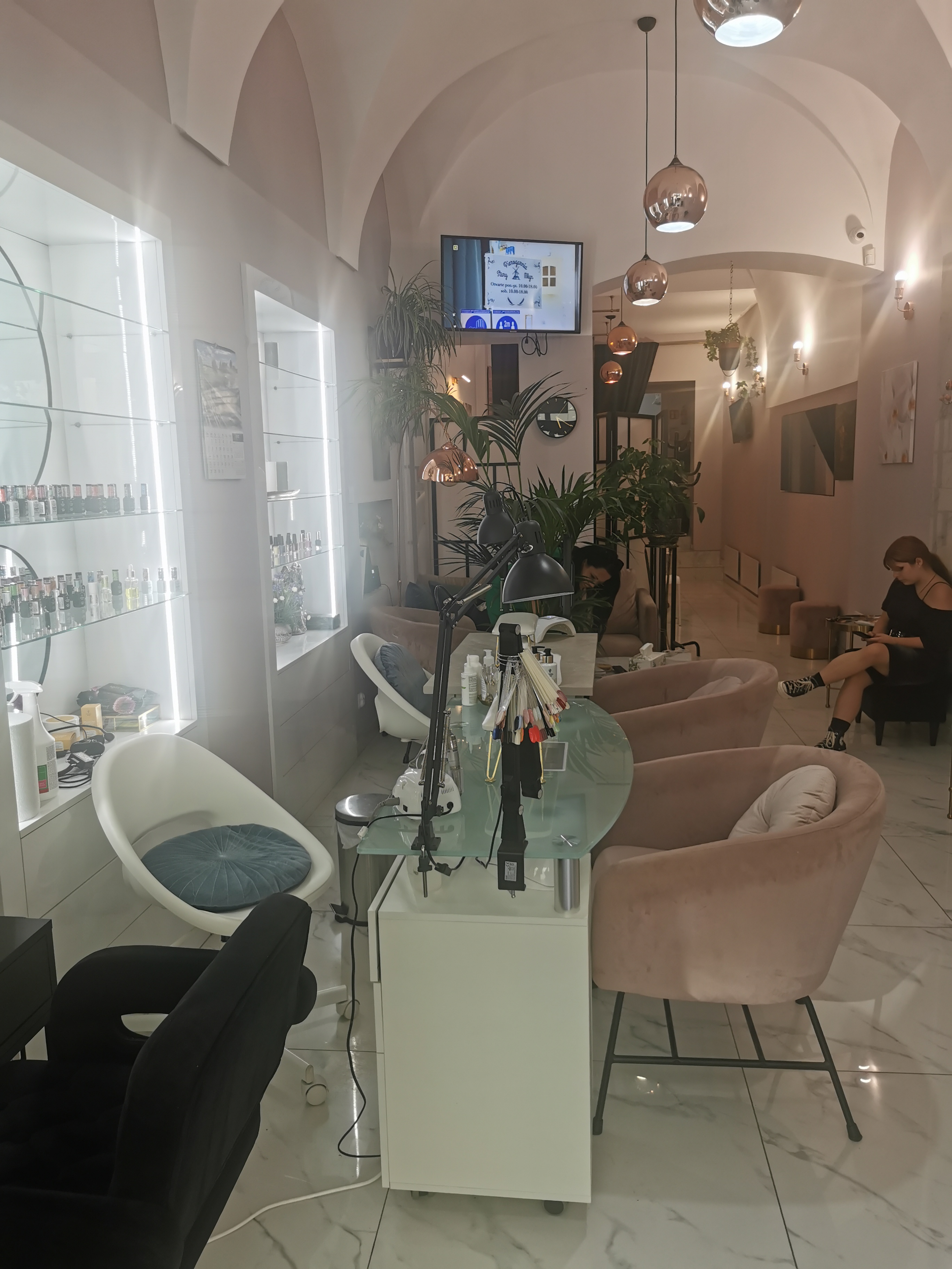Wnętrze salonu – stanowisko manicure
